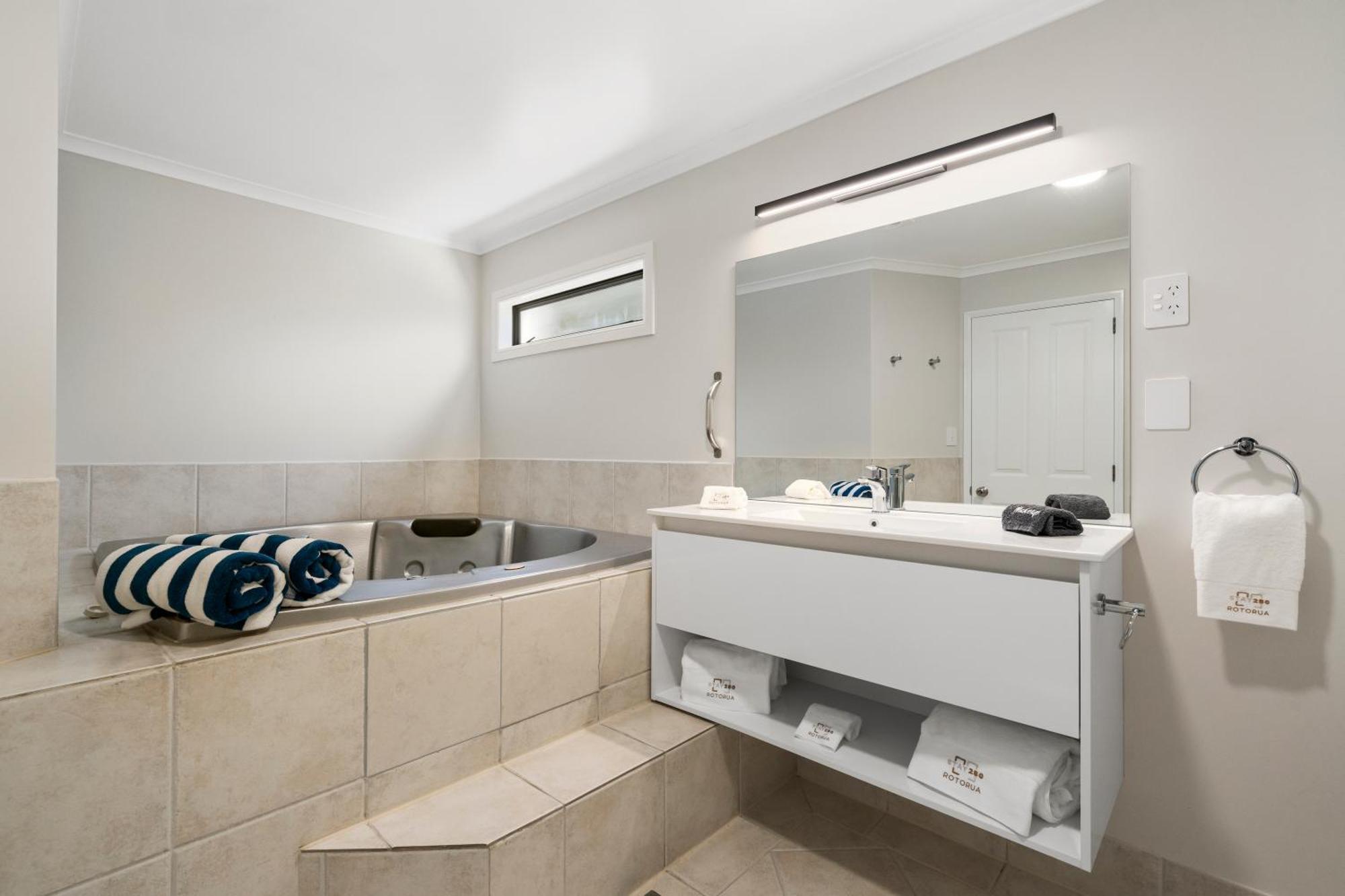 Stay 284 Rotorua - Refurbished Modern Accommodation المظهر الخارجي الصورة